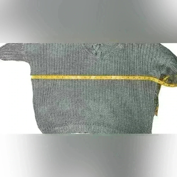 wild flower sweater Size Small Gray V Neck Ribbed Cubbed Comfy - Picture 4 of 7
